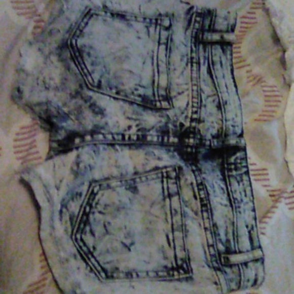 Shorts - Picture 2 of 2